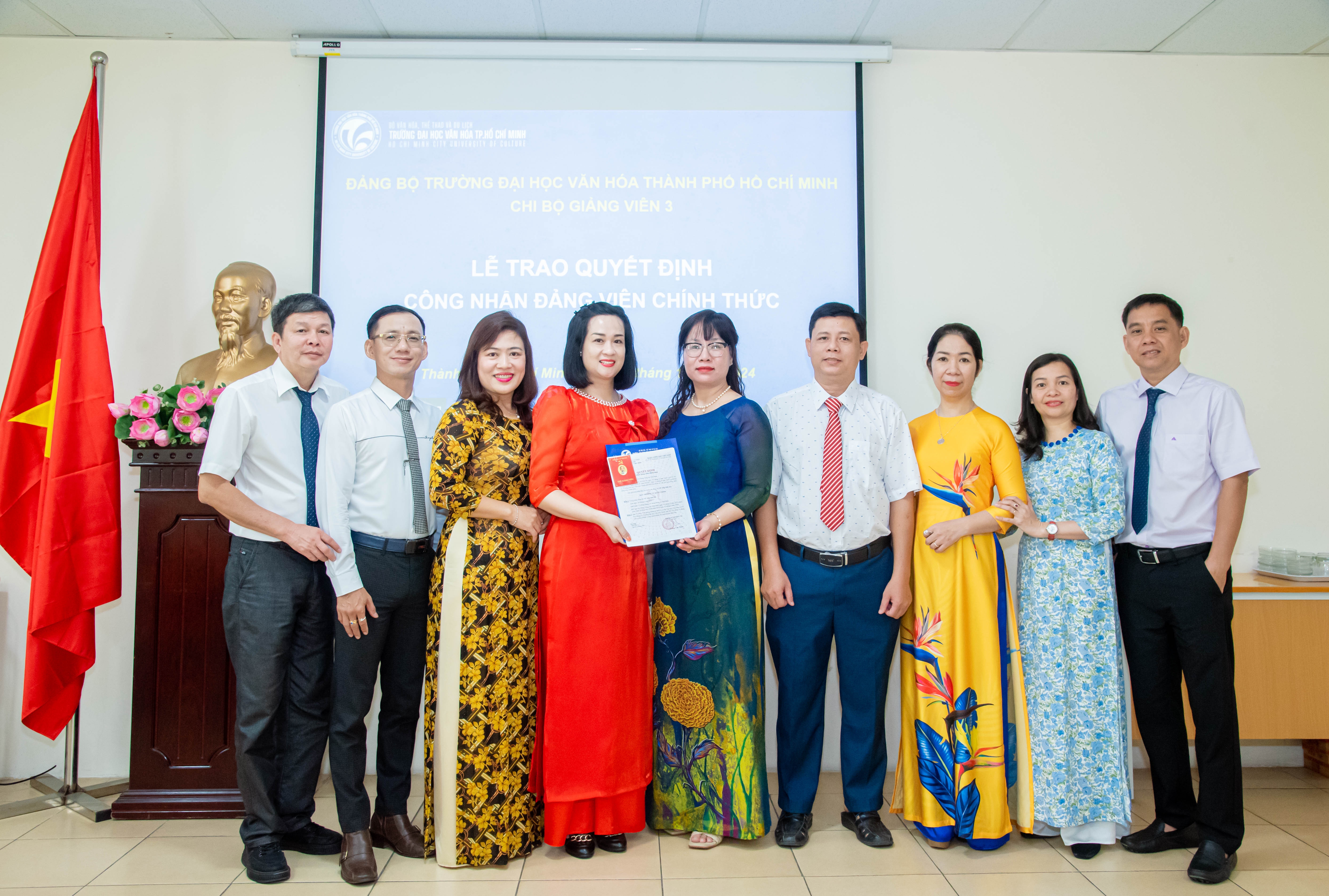 LỂ TRAO QUYẾT ĐỊNH CÔNG NHẬN ĐẢNG VIÊN CHÍNH THỨC CHO ĐỒNG CHÍ VŨ THỊ NHUNG